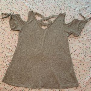 Andree by Unit Cold Shoulder V Neck Tee